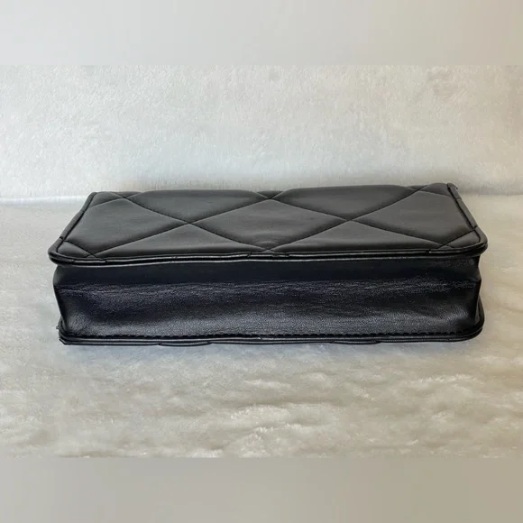 Vintage Chanel flap clutch quilted lambskin purse with gold Chanel CC logo. - Picture 4 of 15